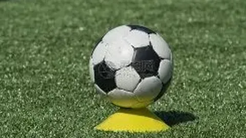 “晨7时揭晓！欧战三大杯8强名单齐出，英超揽5席，穆里尼奥告别战局已定。”