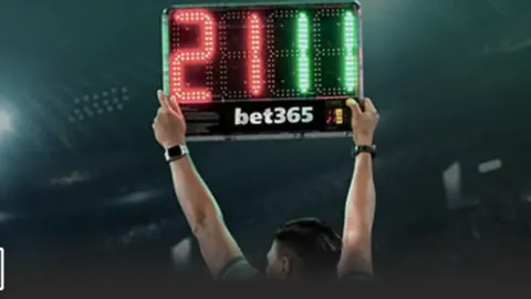 “快船仅用五分钟便以21-4狂潮击溃篮网，哈登与莱昂纳德神级表现引热议！”